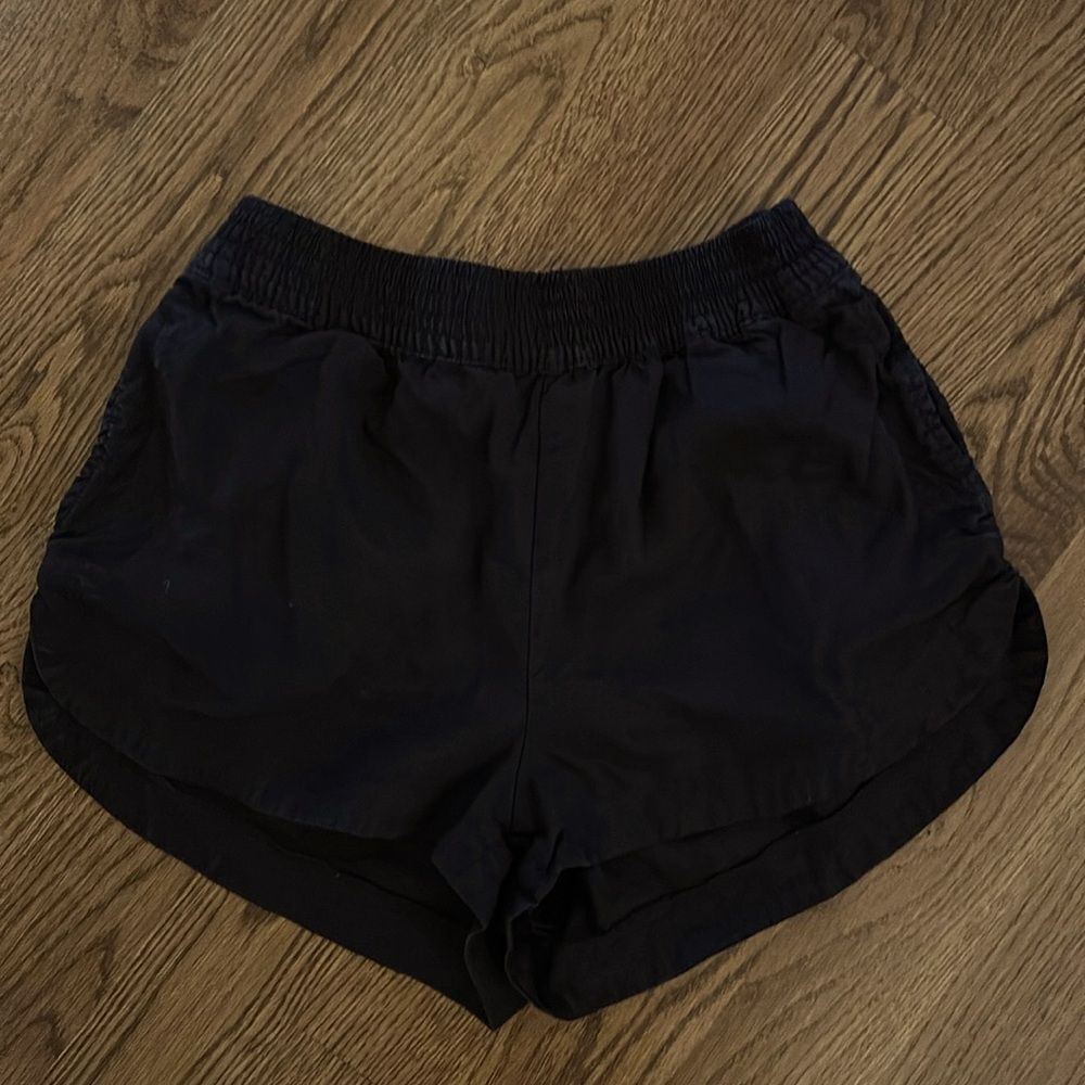 Aritzia M black short